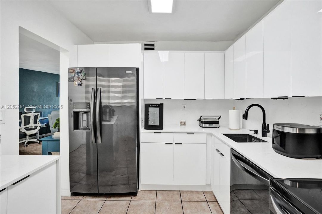 На продажу: $375,000 (2 спален, 2 ванн, 1030 Квадратных фут)