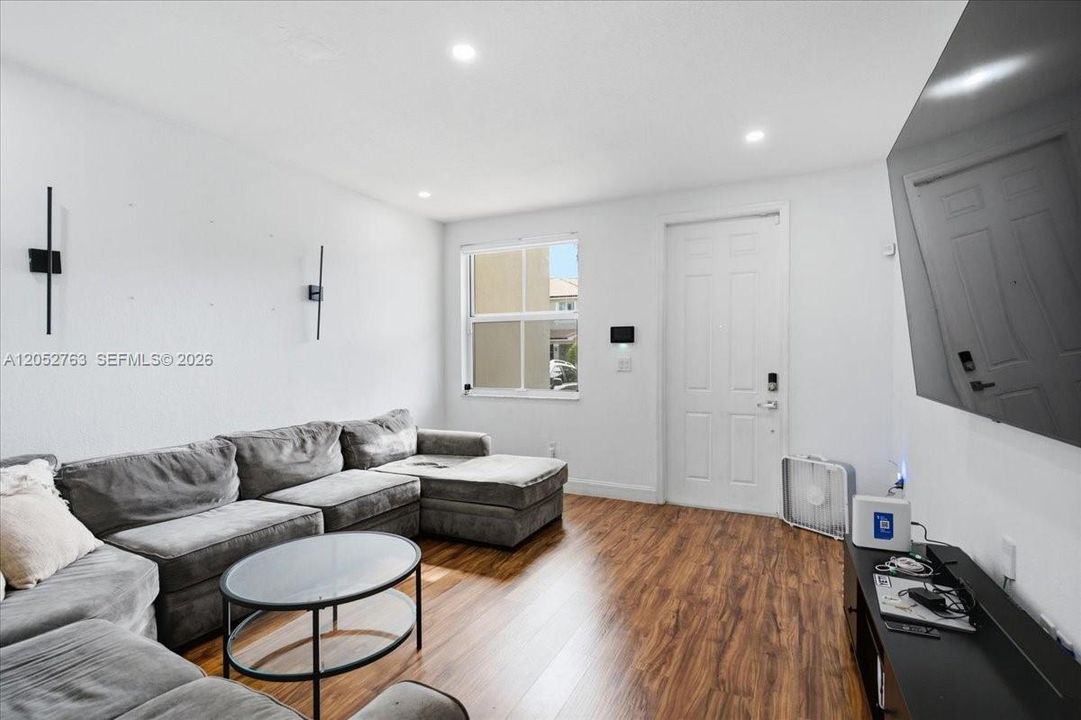 En Renta: $2,750 (4 camas, 2 baños, 1546 Pies cuadrados)