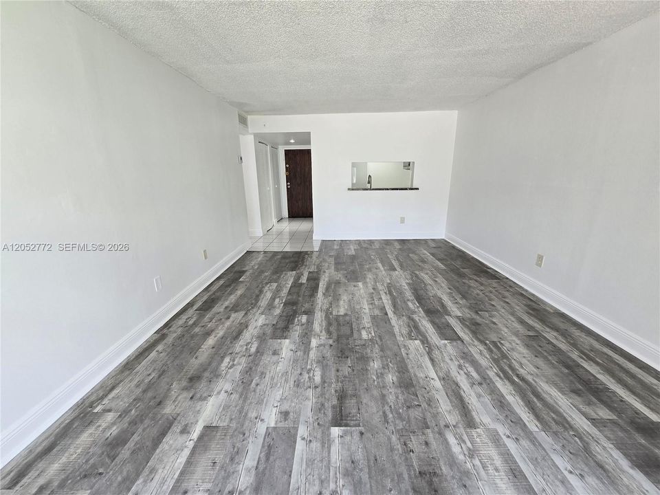 For Rent: $2,000 (2 beds, 2 baths, 1175 Square Feet)