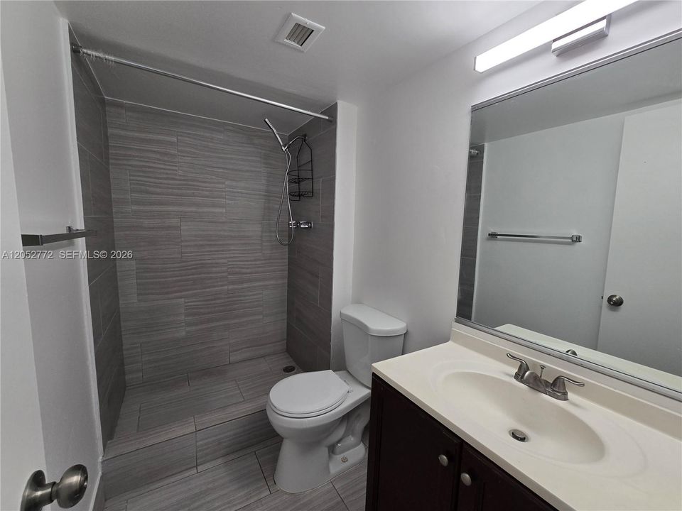 For Rent: $2,000 (2 beds, 2 baths, 1175 Square Feet)