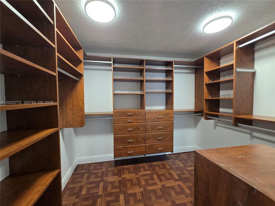 For Rent: $2,000 (2 beds, 2 baths, 1175 Square Feet)