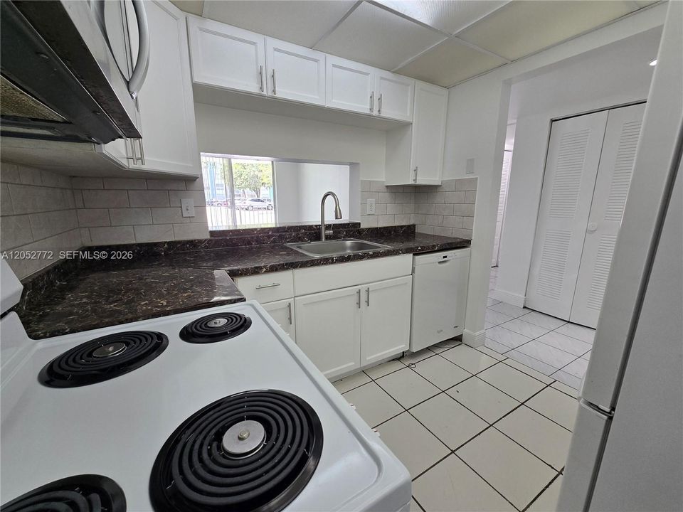 For Rent: $2,000 (2 beds, 2 baths, 1175 Square Feet)