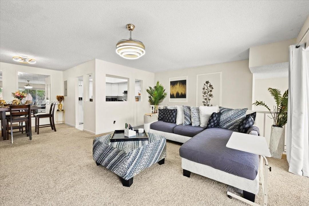 На продажу: $225,000 (2 спален, 2 ванн, 1750 Квадратных фут)