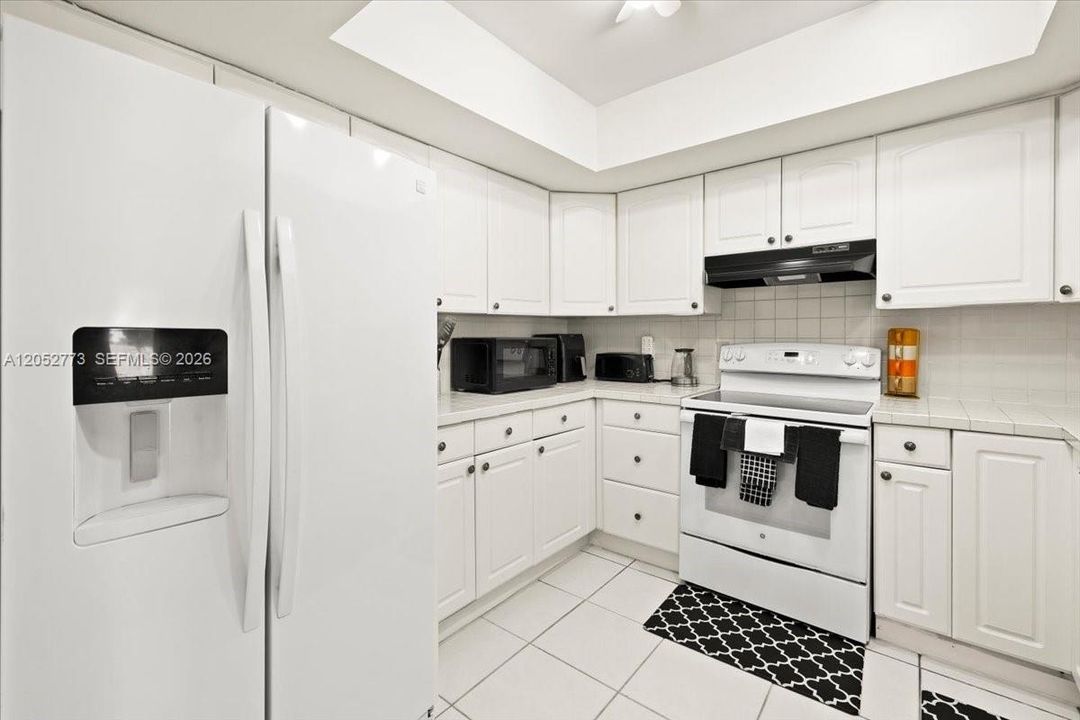 На продажу: $225,000 (2 спален, 2 ванн, 1750 Квадратных фут)