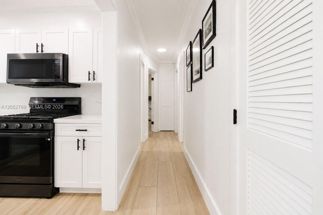 Под контрактом: $685,000 (4 спален, 2 ванн, 2163 Квадратных фут)