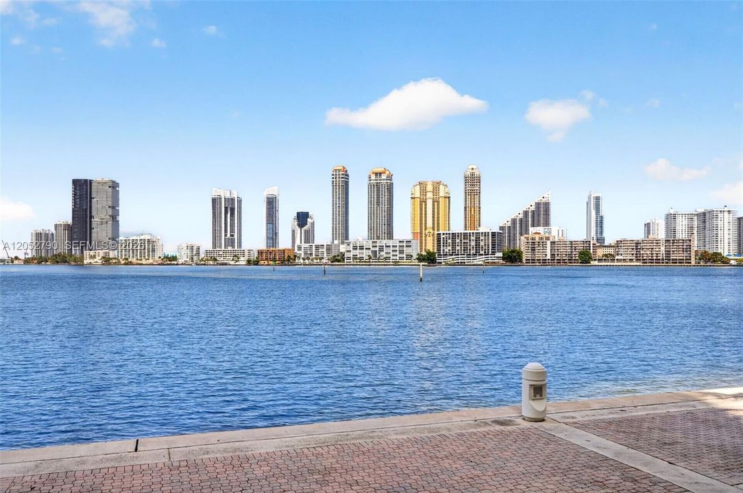 En Venta: $1,150,000 (2 camas, 2 baños, 1910 Pies cuadrados)