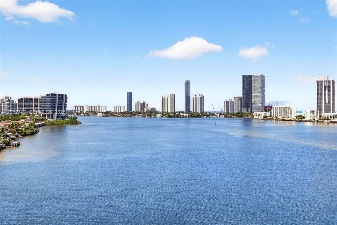 En Venta: $1,150,000 (2 camas, 2 baños, 1910 Pies cuadrados)