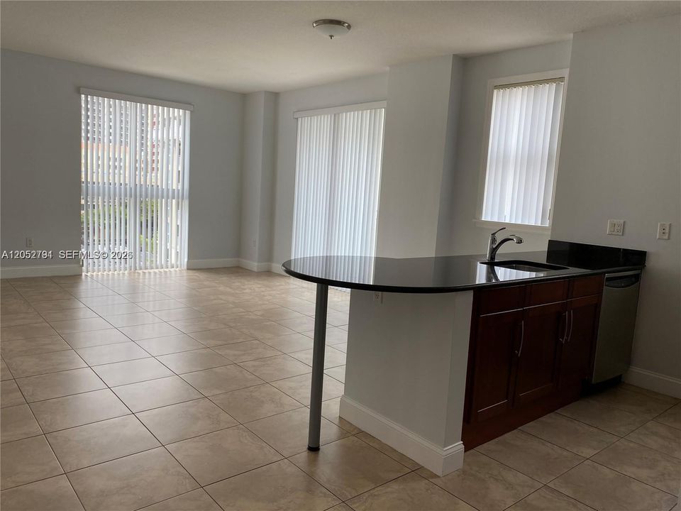 En Venta: $375,000 (2 camas, 2 baños, 1000 Pies cuadrados)