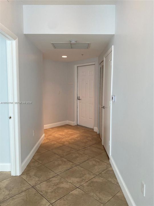 En Venta: $375,000 (2 camas, 2 baños, 1000 Pies cuadrados)