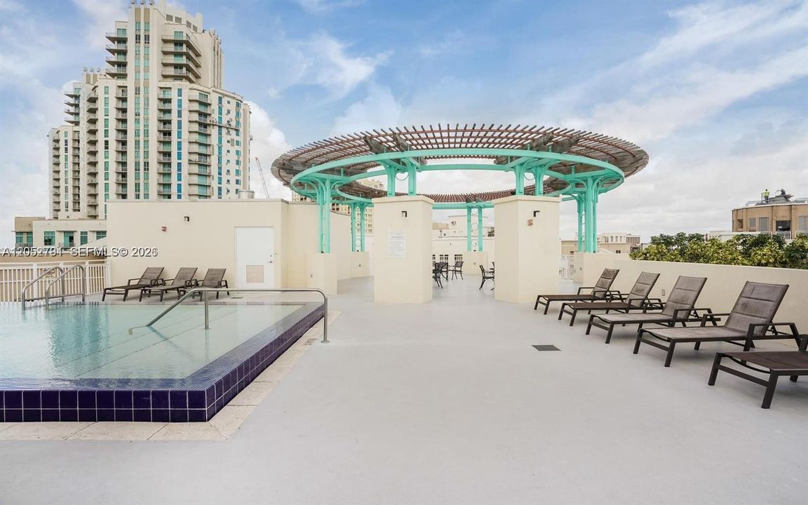 En Venta: $375,000 (2 camas, 2 baños, 1000 Pies cuadrados)