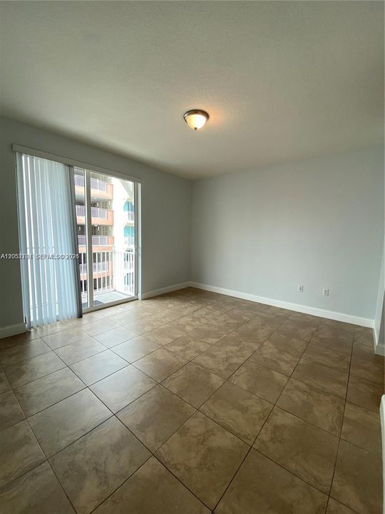 En Venta: $375,000 (2 camas, 2 baños, 1000 Pies cuadrados)