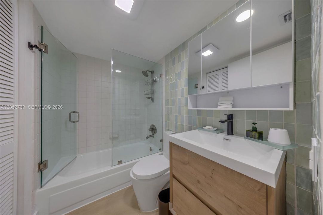 В аренду: $2,700 (0 спален, 1 ванн, 470 Квадратных фут)