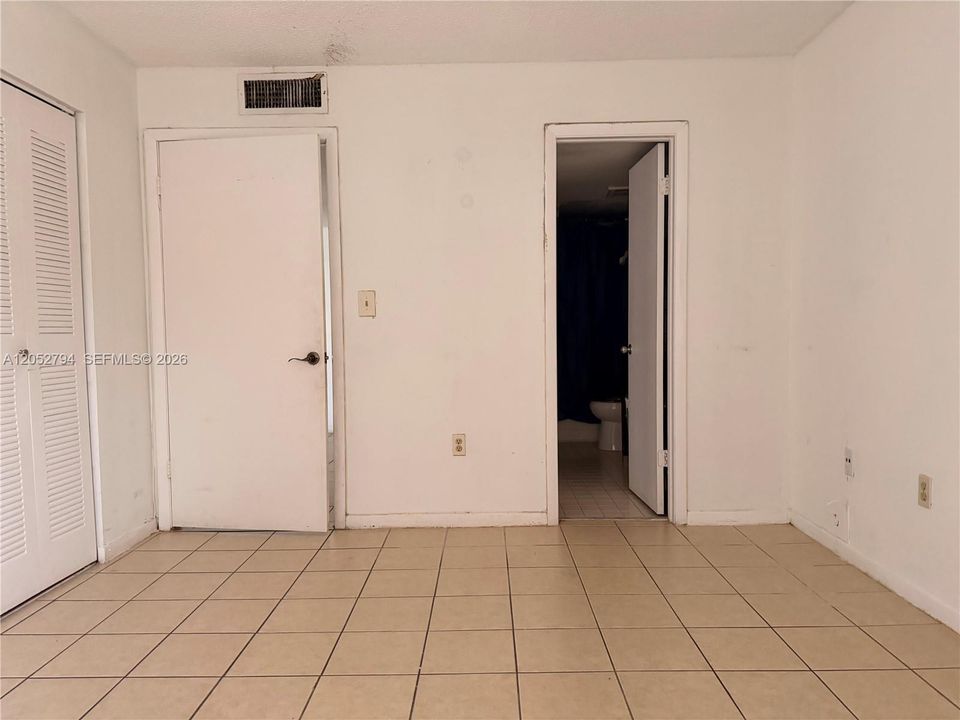 For Rent: $1,600 (1 beds, 1 baths, 679 Square Feet)