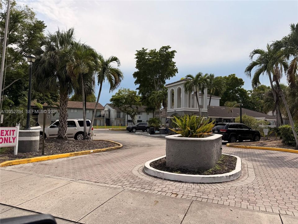 For Rent: $1,600 (1 beds, 1 baths, 679 Square Feet)