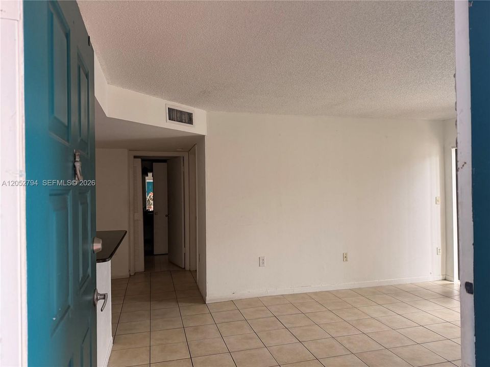 For Rent: $1,600 (1 beds, 1 baths, 679 Square Feet)