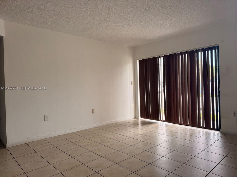 For Rent: $1,600 (1 beds, 1 baths, 679 Square Feet)