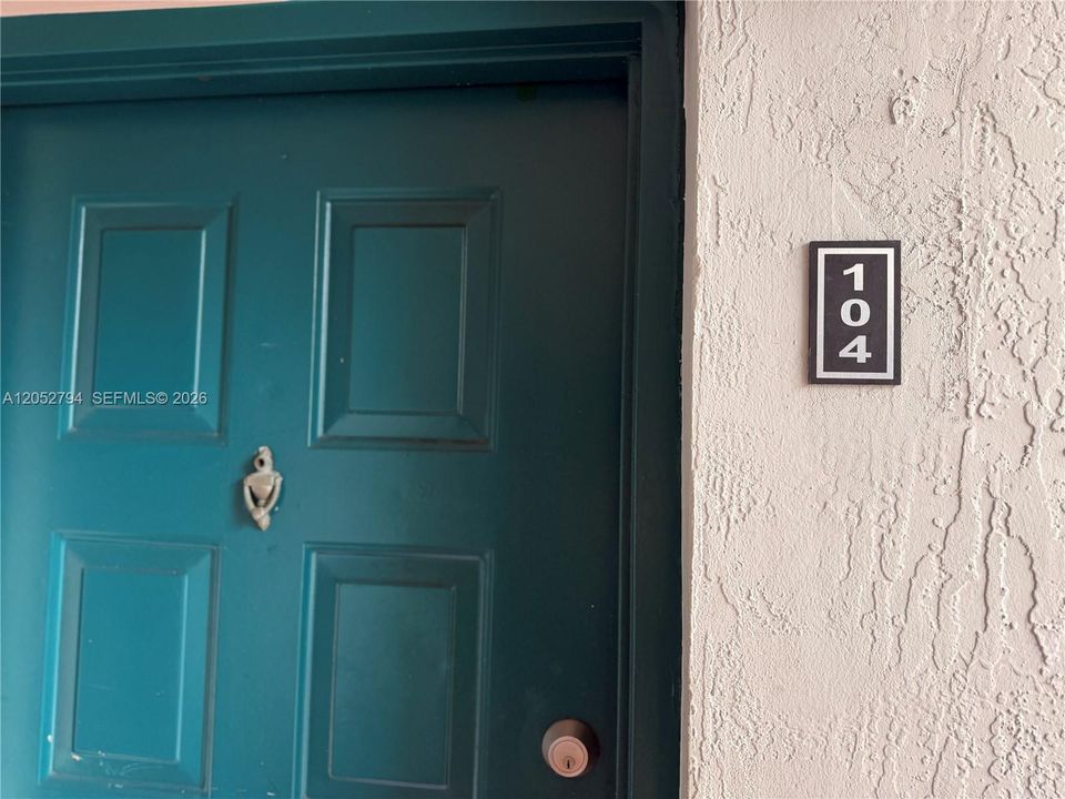 For Rent: $1,600 (1 beds, 1 baths, 679 Square Feet)