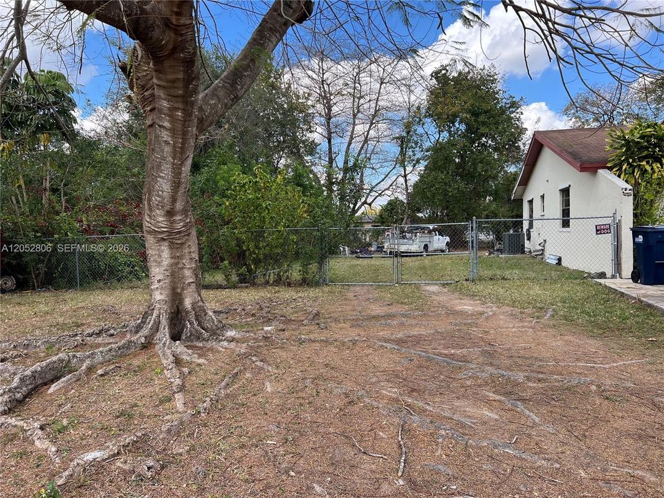 На продажу: $149,000 (0.17 acres)