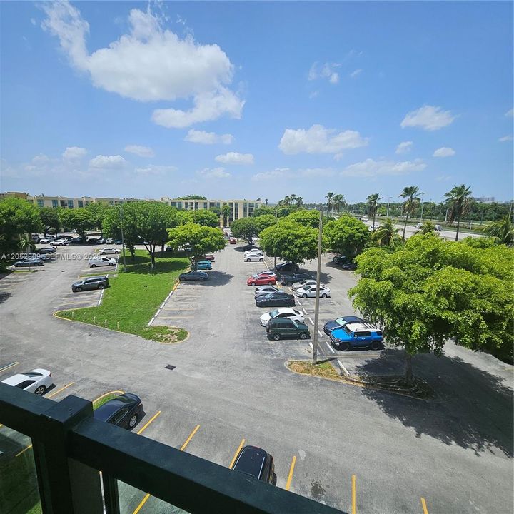 For Sale: $300,000 (3 beds, 2 baths, 1114 Square Feet)