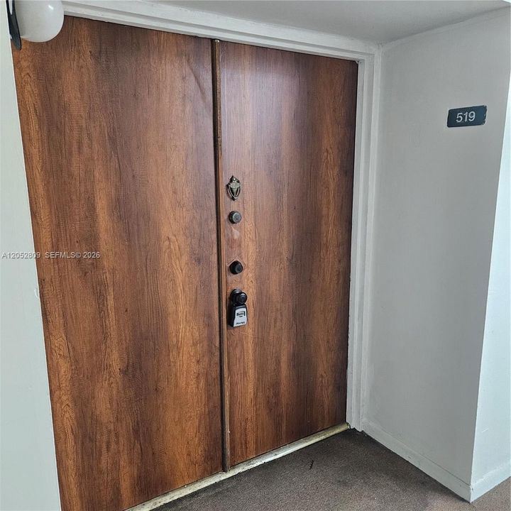 For Sale: $300,000 (3 beds, 2 baths, 1114 Square Feet)