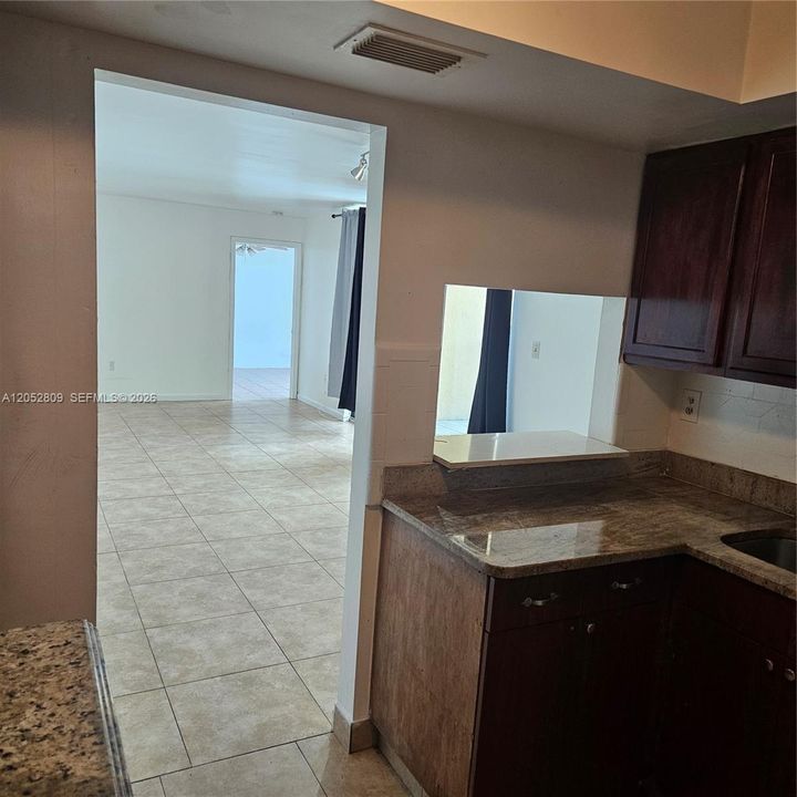 For Sale: $300,000 (3 beds, 2 baths, 1114 Square Feet)