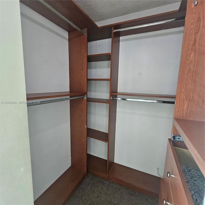 For Sale: $300,000 (3 beds, 2 baths, 1114 Square Feet)