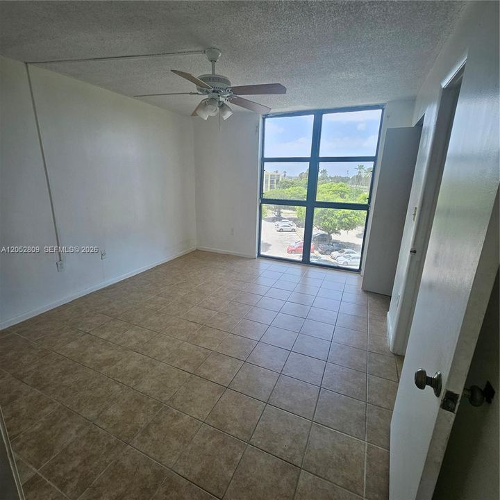 For Sale: $300,000 (3 beds, 2 baths, 1114 Square Feet)