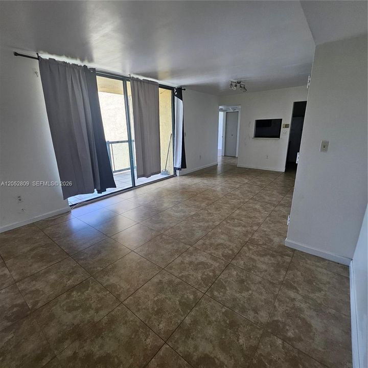 For Sale: $300,000 (3 beds, 2 baths, 1114 Square Feet)