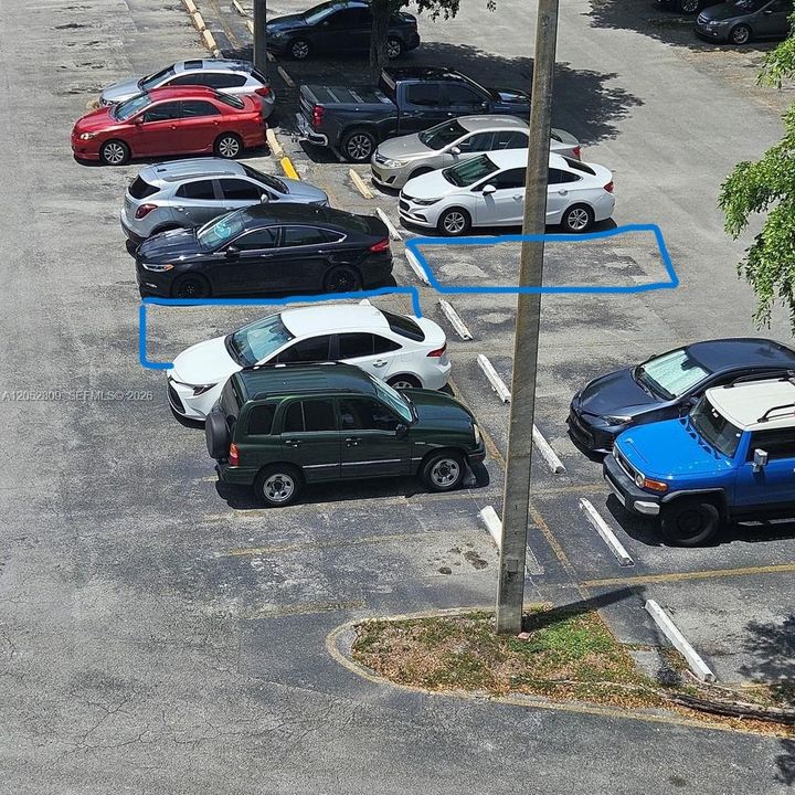 BLUE SQUARES PARKING 519
