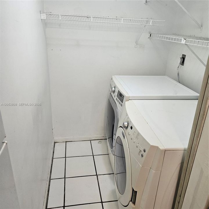 For Sale: $300,000 (3 beds, 2 baths, 1114 Square Feet)