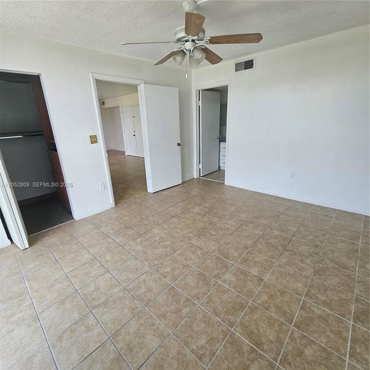 For Sale: $300,000 (3 beds, 2 baths, 1114 Square Feet)