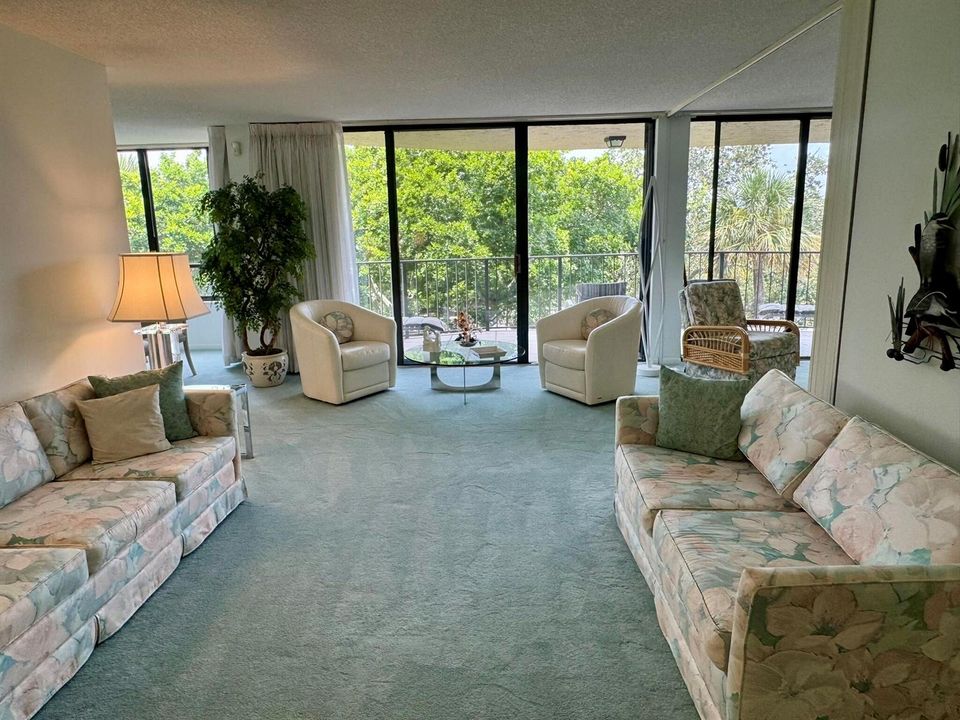 Living Rm