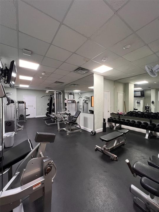 For Rent: $2,350 (1 beds, 1 baths, 738 Square Feet)