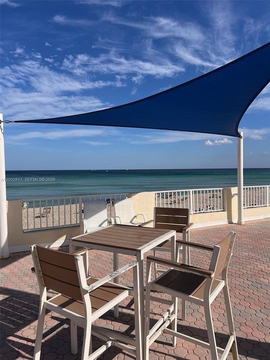 For Rent: $2,350 (1 beds, 1 baths, 738 Square Feet)