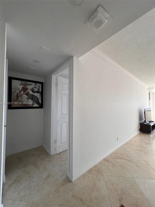 For Rent: $2,350 (1 beds, 1 baths, 738 Square Feet)