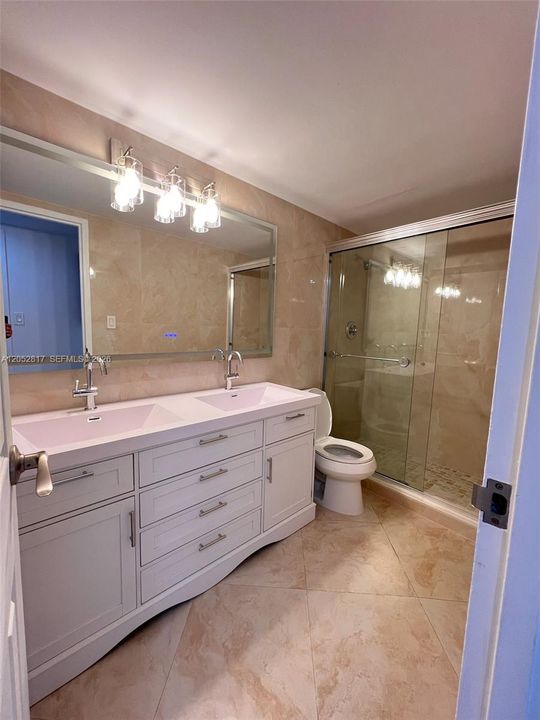 For Rent: $2,350 (1 beds, 1 baths, 738 Square Feet)