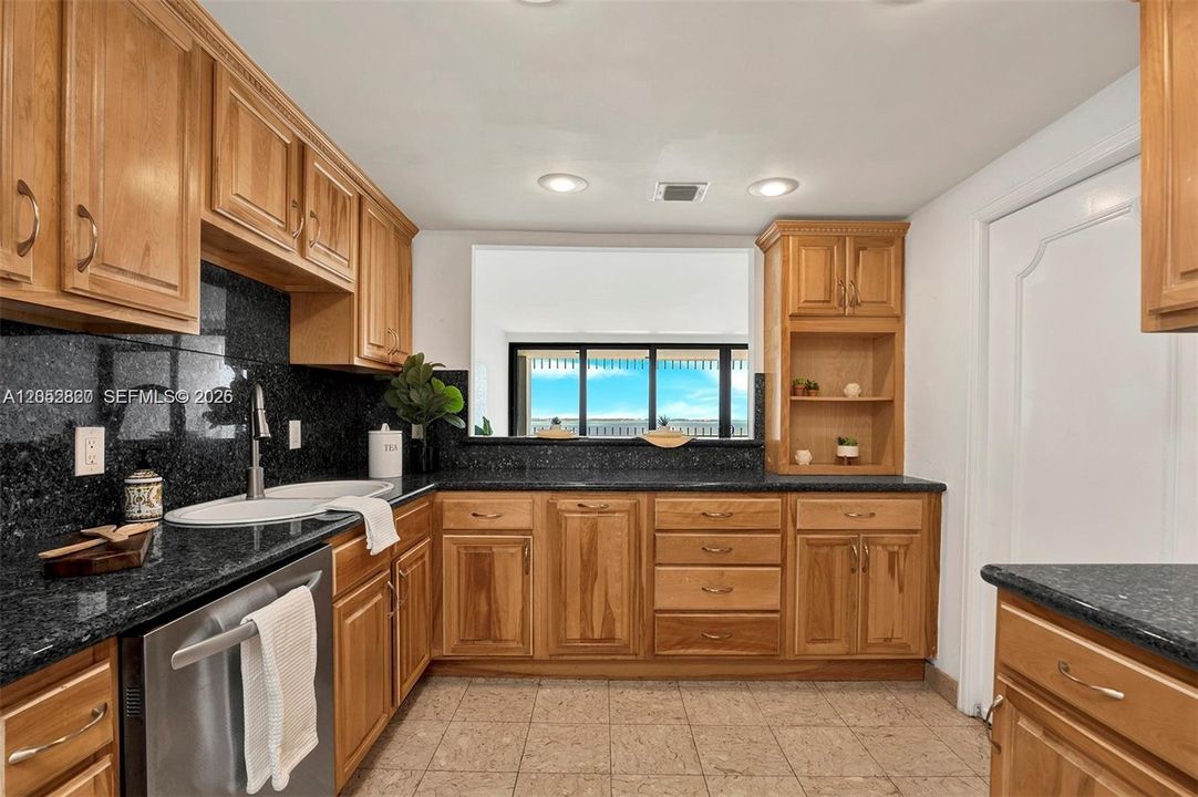 For Rent: $6,500 (2 beds, 2 baths, 1882 Square Feet)