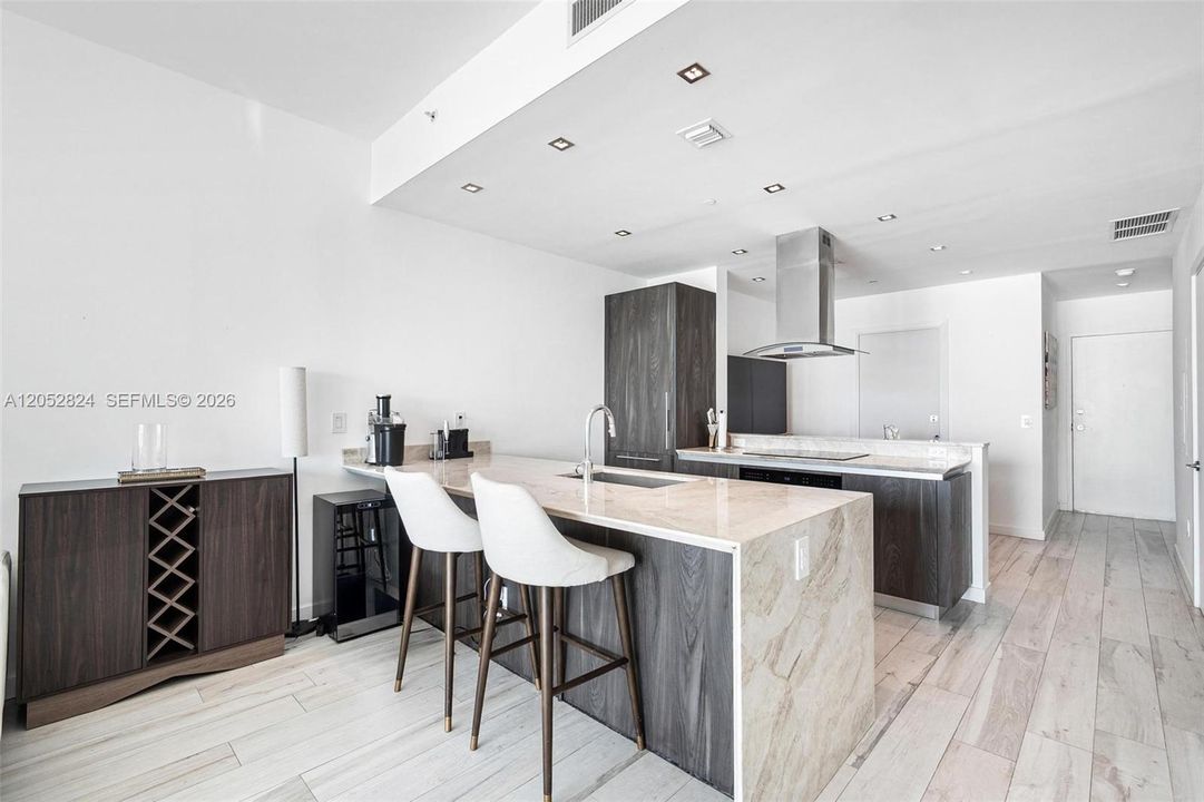 В аренду: $6,800 (2 спален, 2 ванн, 1187 Квадратных фут)