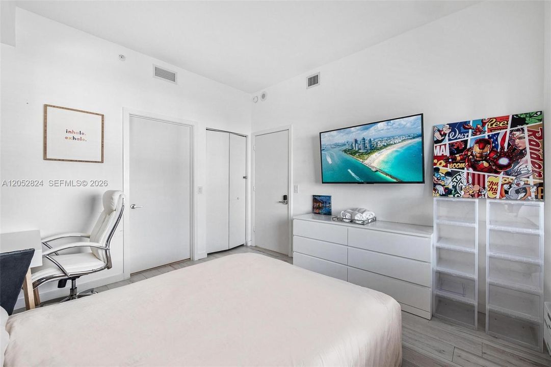 2nd bedroom
