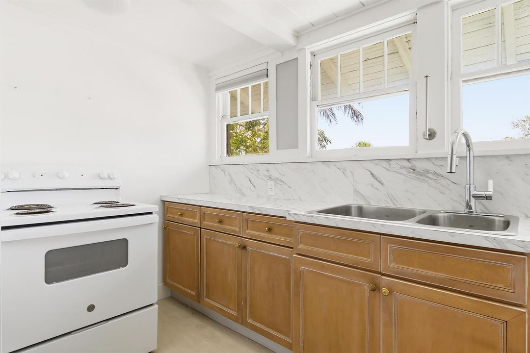 515-46TH-STREET-33407-012