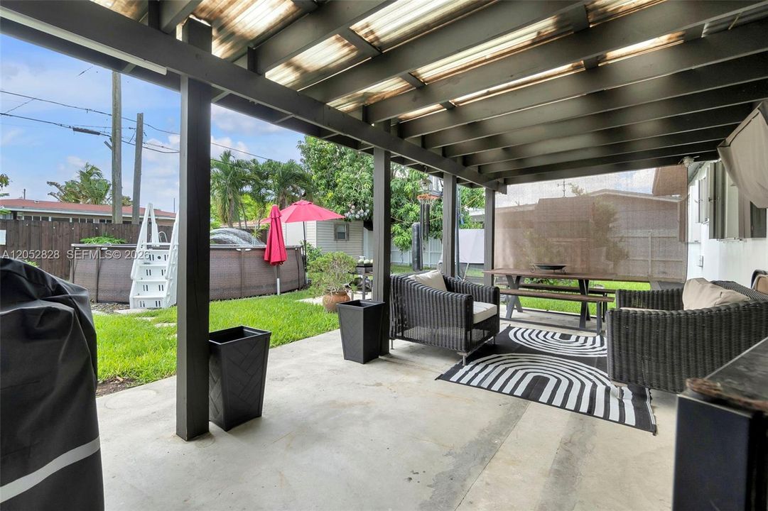 En Venta: $689,000 (3 camas, 2 baños, 1220 Pies cuadrados)