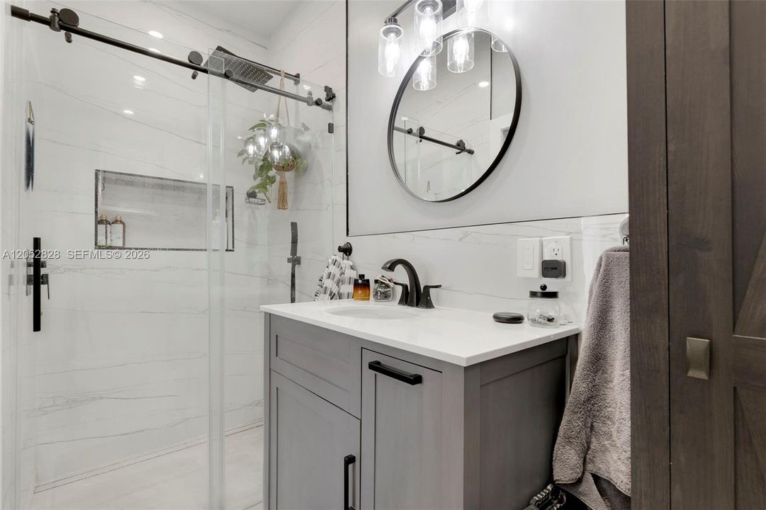 En Venta: $689,000 (3 camas, 2 baños, 1220 Pies cuadrados)