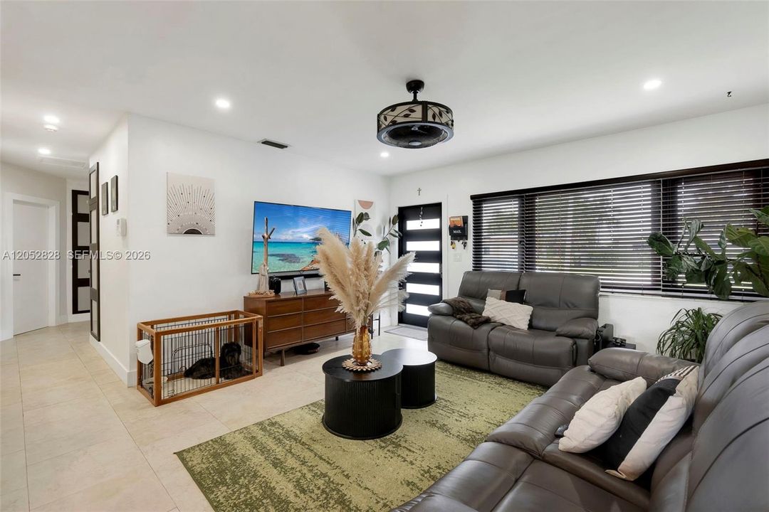 En Venta: $689,000 (3 camas, 2 baños, 1220 Pies cuadrados)