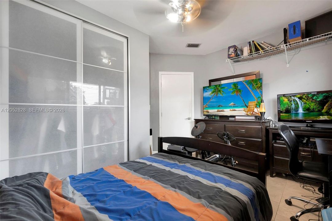 En Venta: $689,000 (3 camas, 2 baños, 1220 Pies cuadrados)