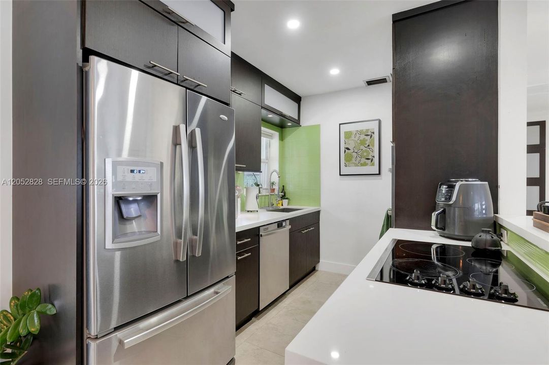 En Venta: $689,000 (3 camas, 2 baños, 1220 Pies cuadrados)