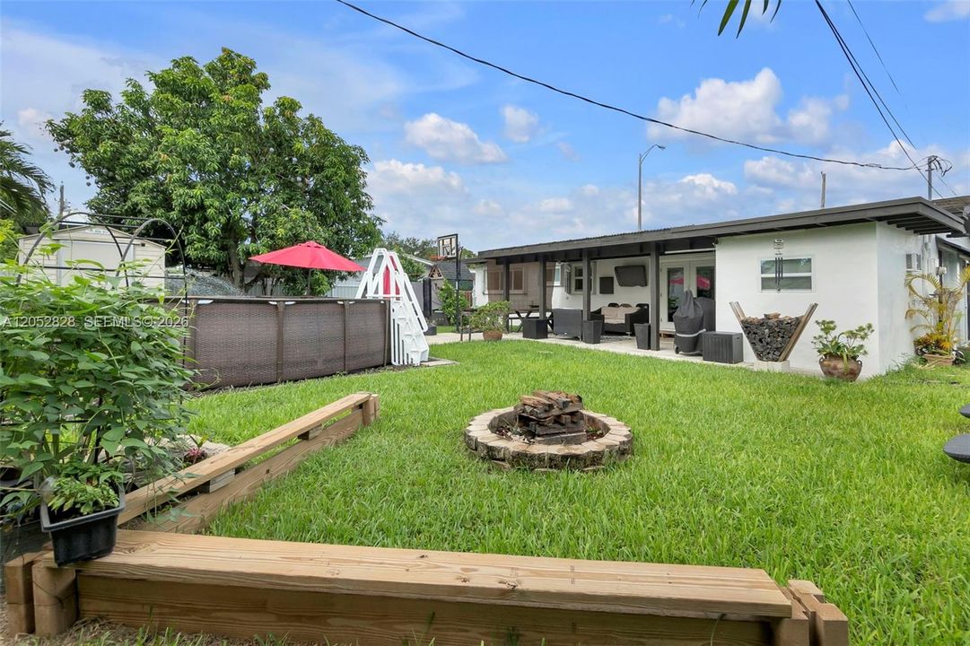 En Venta: $689,000 (3 camas, 2 baños, 1220 Pies cuadrados)