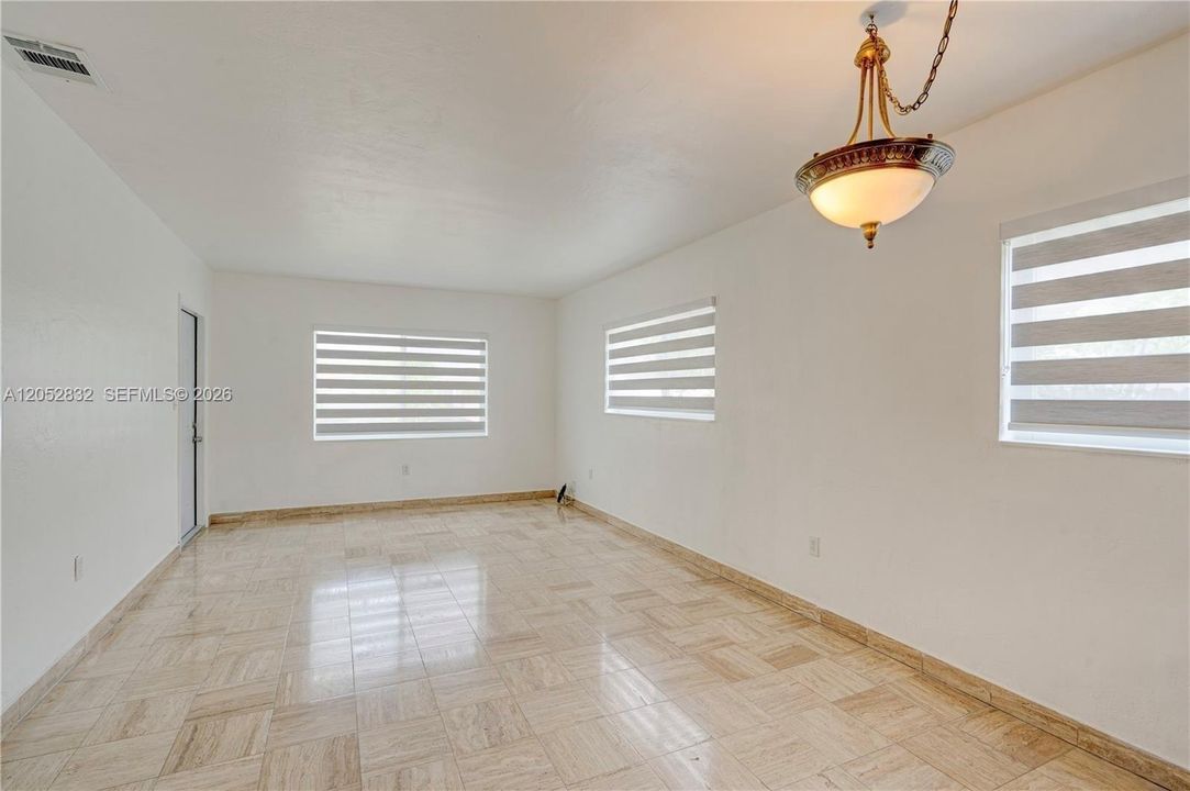 В аренду: $3,450 (3 спален, 2 ванн, 1376 Квадратных фут)