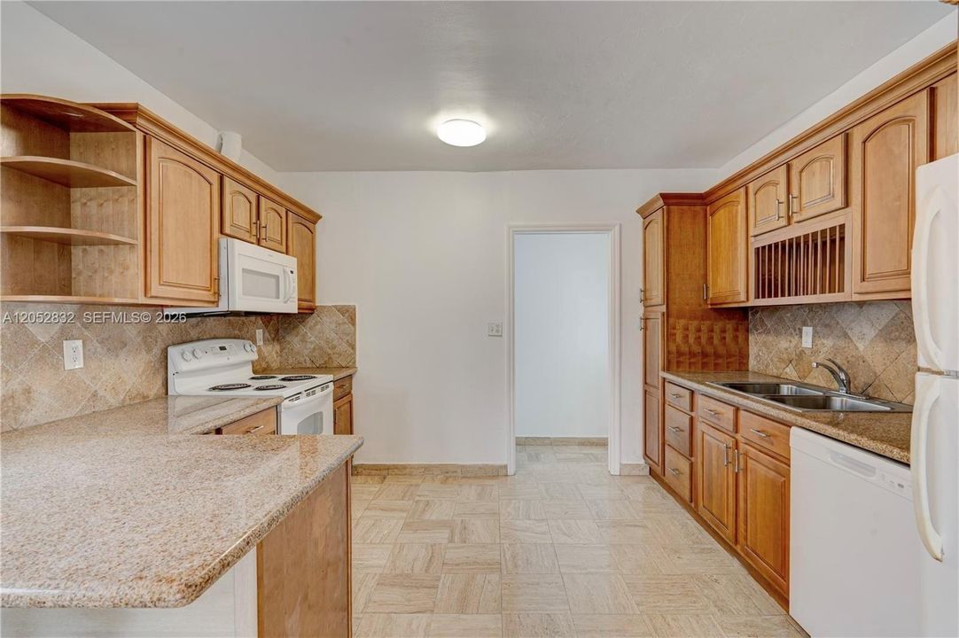В аренду: $3,450 (3 спален, 2 ванн, 1376 Квадратных фут)