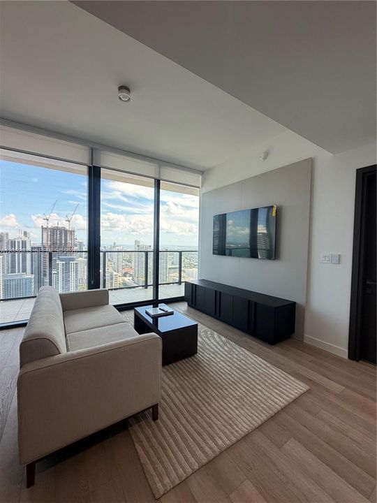 For Rent: $6,000 (1 beds, 1 baths, 1123 Square Feet)