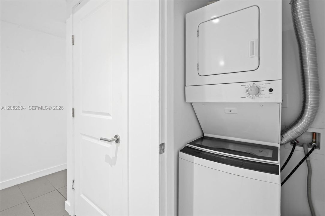 В аренду: $3,900 (2 спален, 2 ванн, 1010 Квадратных фут)